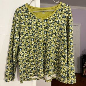 Karen Scott v-neck long sleeve sweater